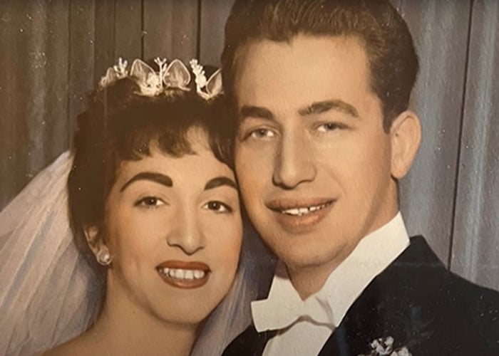 Fotografía de una pareja de recién casados en 1957
