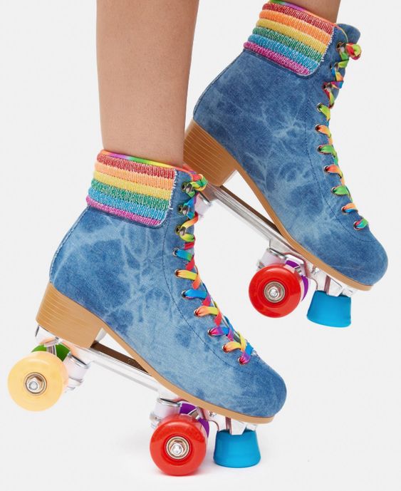patines azules; ;Pares de patines para darte una vueltita aesthetic