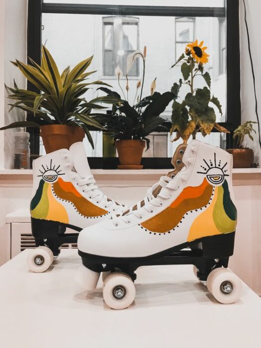 patines con paisajes; ;Pares de patines para darte una vueltita aesthetic