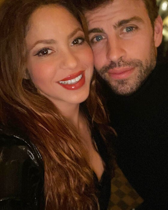 Shakira selfie photo with Gerard Piqué 