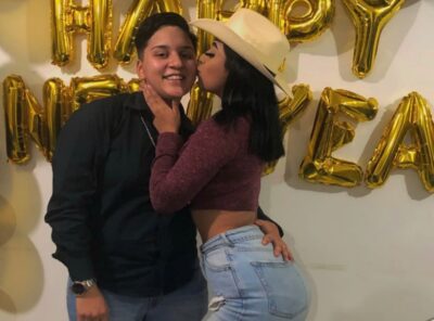 Su novio la deja abrir OnlyFans y ella le regala una moto