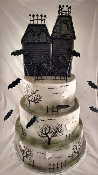 Crazy Addams: 13 Cakes Only a Tim Burton Fan Will Approve