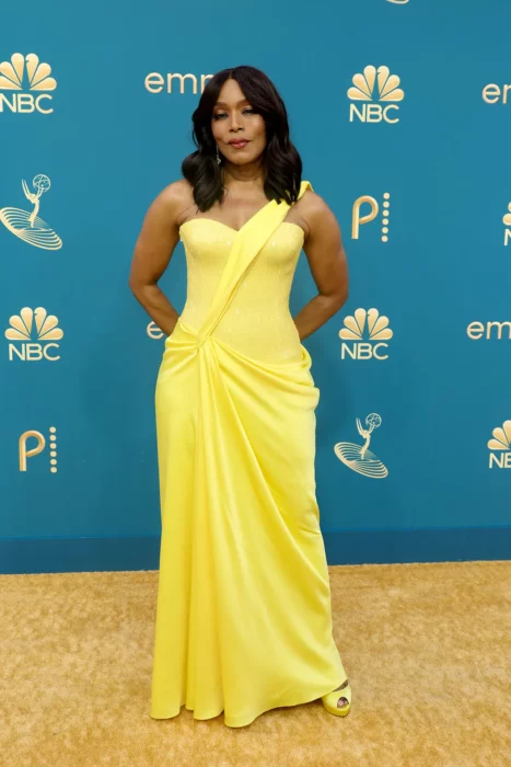 Angela Bassett; Los mejores looks de alfombra roja en los premios Emmy 2022 