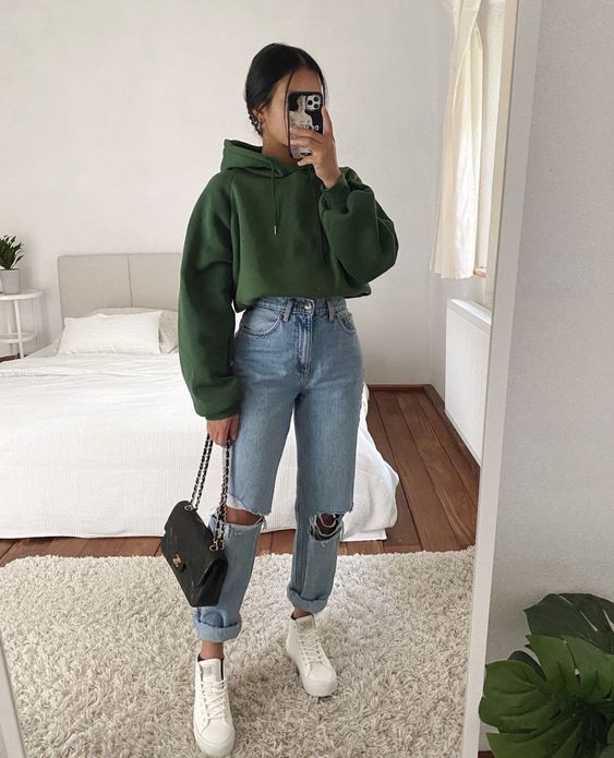 green sweatshirt; 15 Outfits that will put you in tune with autumn