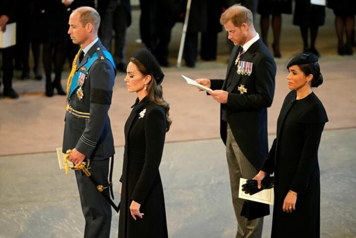 Kate Middleton, William, Harry y Meghan Markle en el funeral de la reina Isabel II