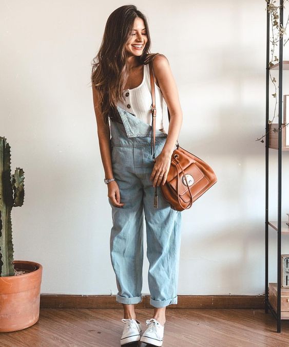 loose outfit overalls