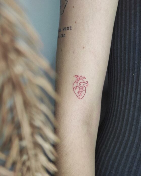 tatuaje corazón rojo