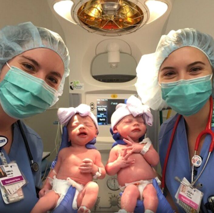 enfermeras con las gemelas