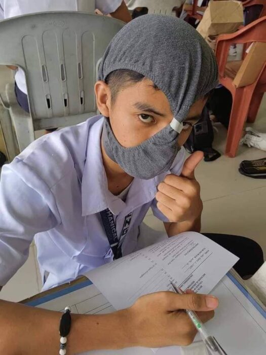 Maestra pide sombreros anticopiones a sus alumnos y se hacen virales los creativos diseños 