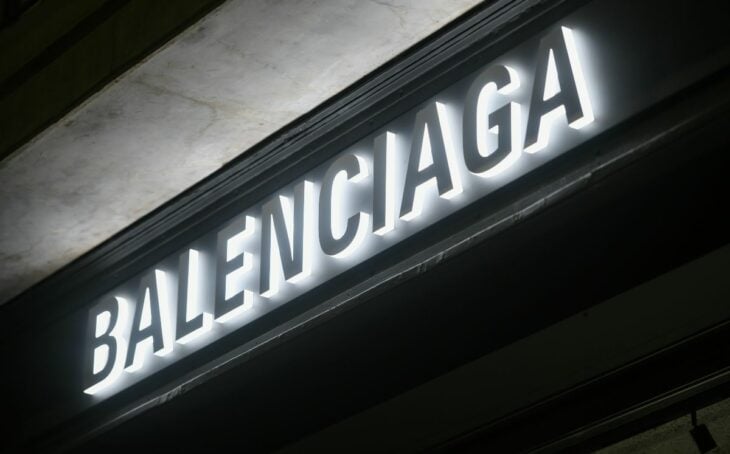 anuncio de firma Balenciaga