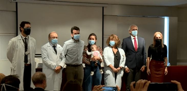 equipo médico, familiares y paciente n un Hospital