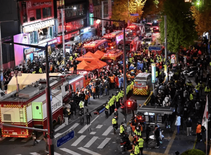 crowded downtown seoul street