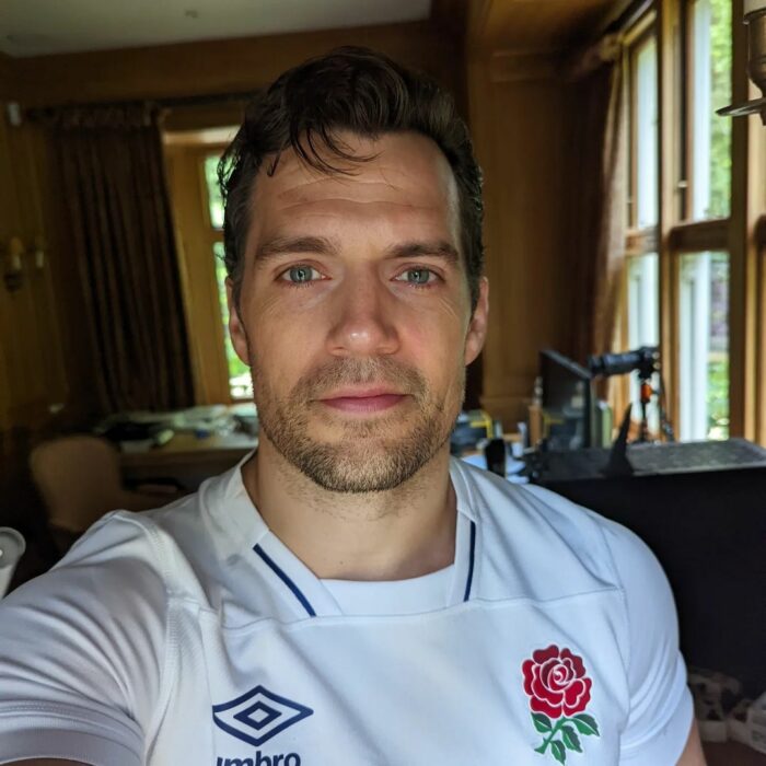 Imagen tipo selfie del actor británico Henry Cavill 