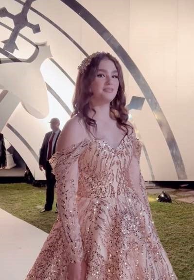 Los espectaculares 3 vestidos que lució la hija del Canelo Álvarez en su quinceañera
