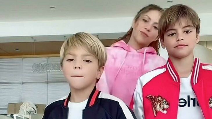 Shakira junto a sus dos hijos