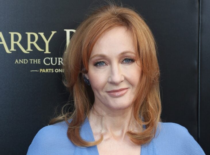 J.K. Rowling es criticada por mensaje transfóbico