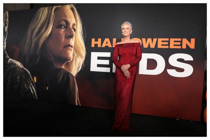 Jamie Lee Curtis sobre un anuncio publicitario de la película Halloween Ends 