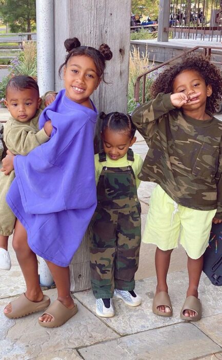 Fotografía que muestra a los cuatro hijos de Kim Kardashian y Kanye West 