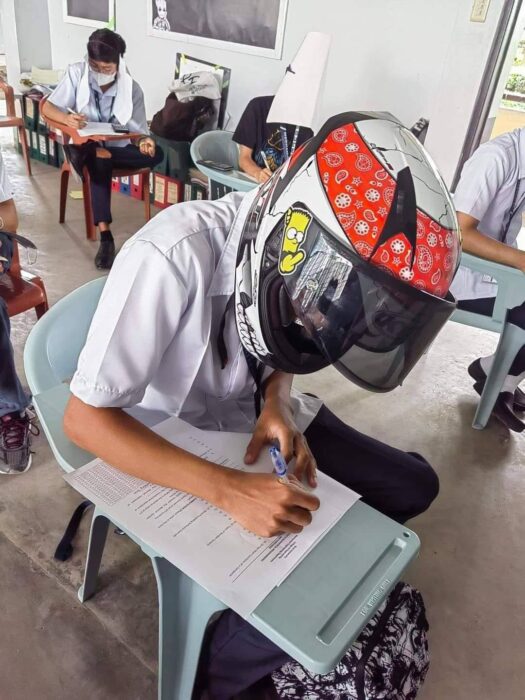 Maestra pide sombreros anticopiones a sus alumnos y se hacen virales los creativos diseños 