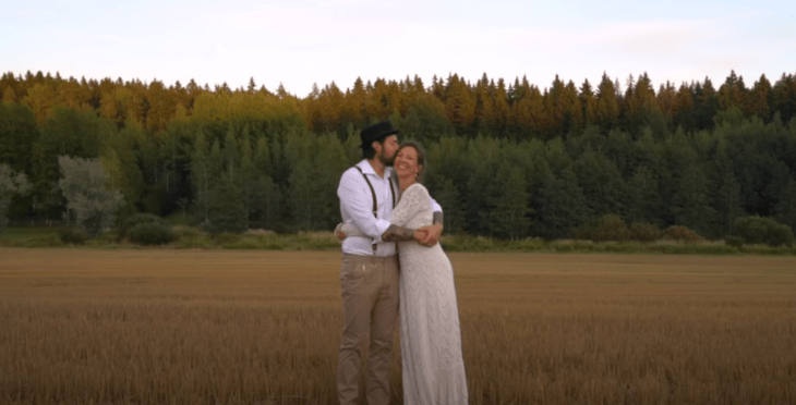 novios en una boda campirana