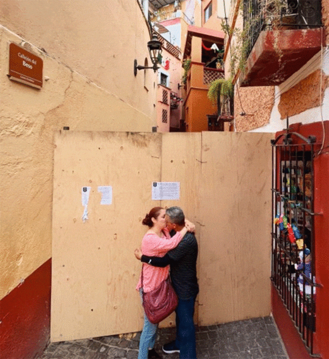 Callejón del Beso clausurado