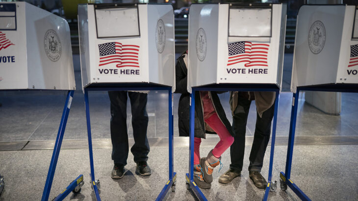 Mamparas de urnas de elecciones intermedias en Nueva York 2022