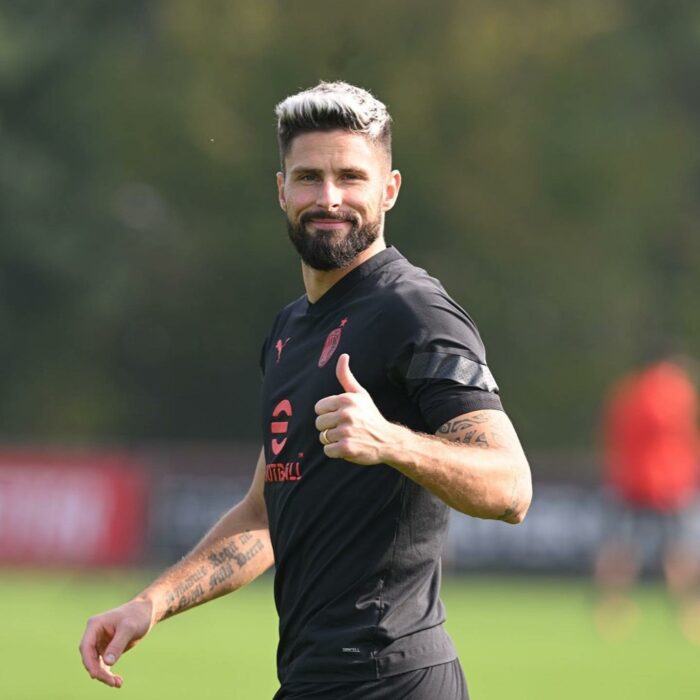 Oliver Giroud en el campo 