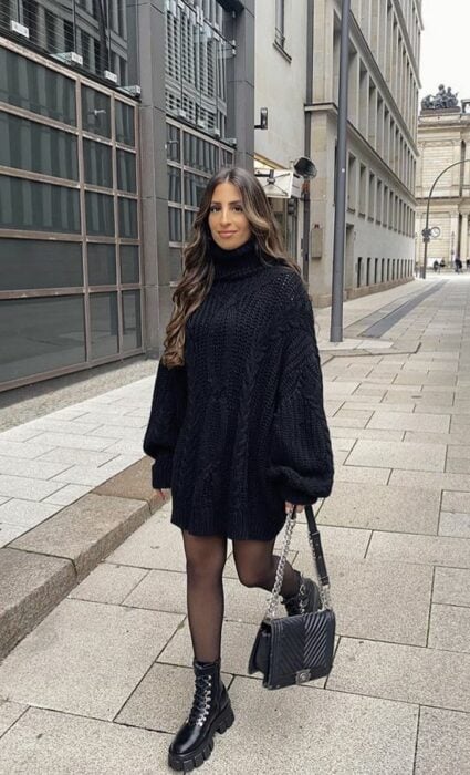 Oversized black outfit for winter