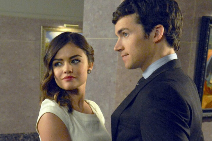 Aria y Ezra de Pretty Little Liars