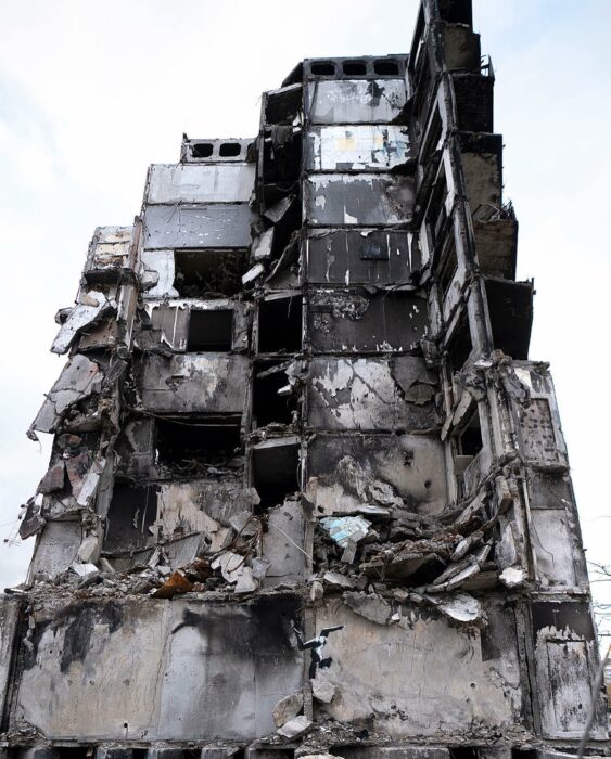 Banksy reappears with work in a building destroyed by war in Ukraine