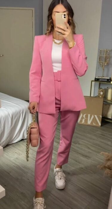 Looks inspirados en Barbie para ir a la oficina
