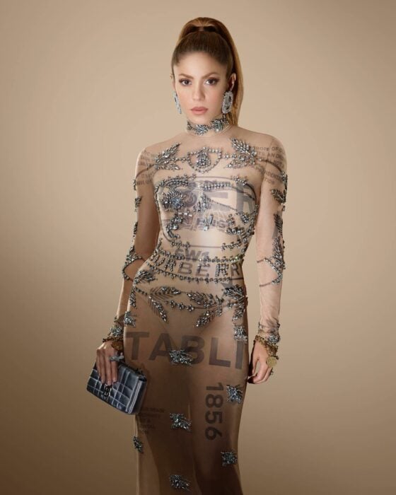 Imagen de Shakira posando con un vestido para el Festival Burberry