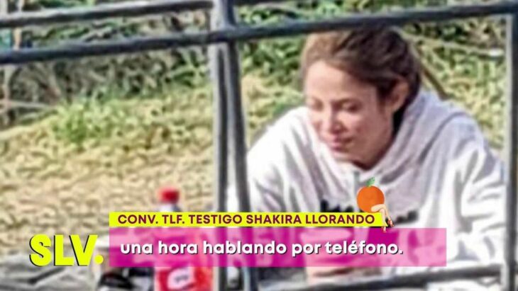 imagen del programa Sálvame que muestra a Sahkira llorando en un parque 