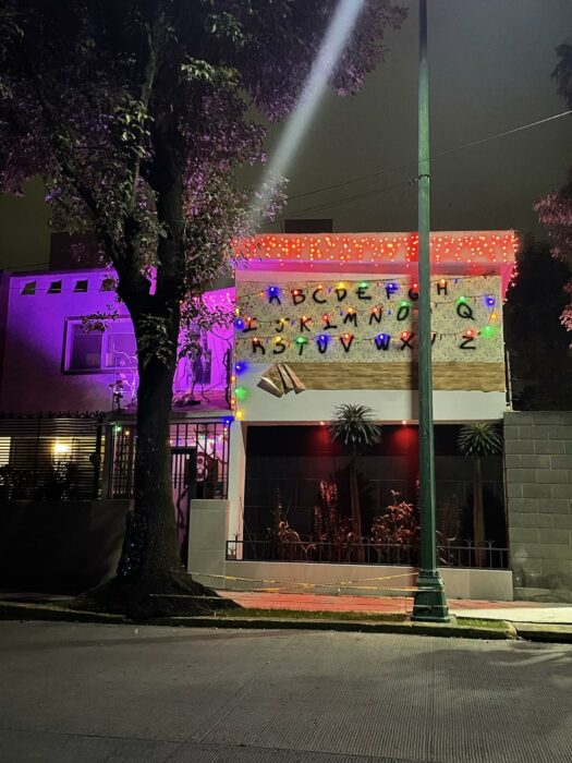 decoran casa con temática de Stranger Things 