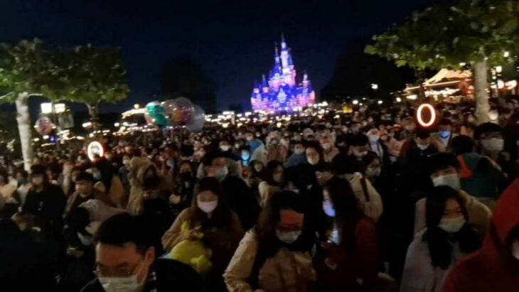 Disney Shanghái lleno de personas 
