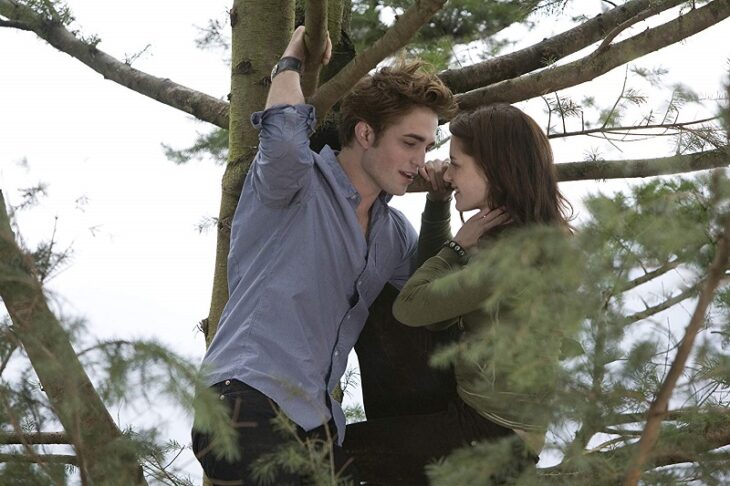 The sickest behaviors that Edward Cullen did and that we thought were romantic 