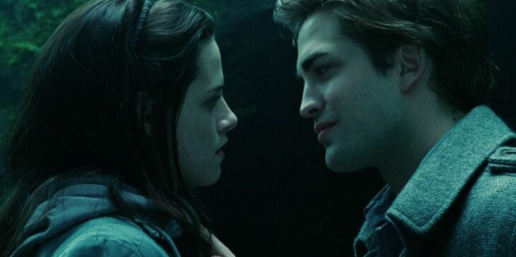 Las conductas más enfermizas que hacía Edward Cullen y que pensábamos que eran románticas 
