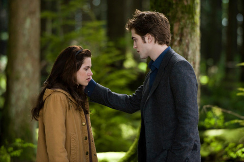 The sickest behaviors that Edward Cullen did and that we thought were romantic 