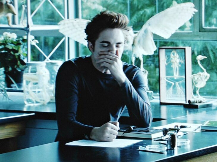 The sickest behaviors that Edward Cullen did and that we thought were romantic 