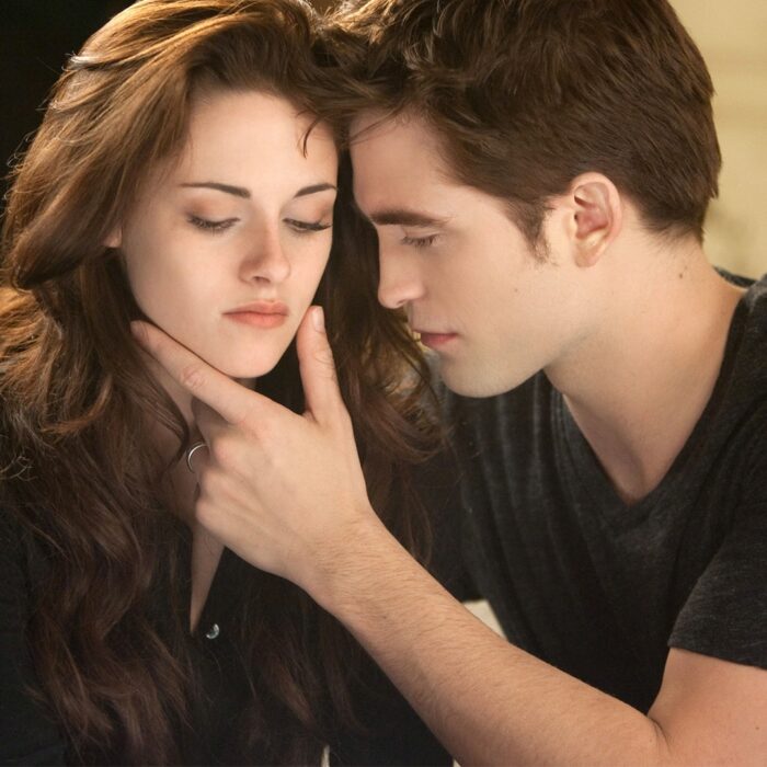 The sickest behaviors that Edward Cullen did and that we thought were romantic 