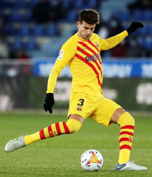 Photograph of Gerard Piqué about to kick the ball at the Camp Nou in a Barcelona game 