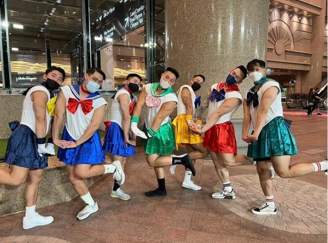Hombres disfrazados de Sailor Moon pelean contra hombre borracho