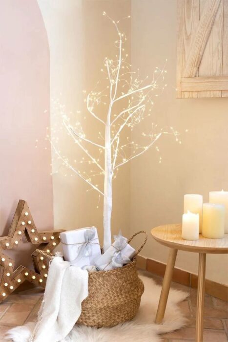 Ideas de arbolitos secos para decorar tu casa esta Navidad