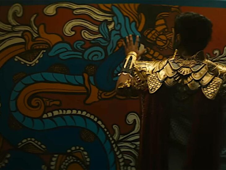 Namor frente al mural maya
