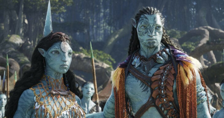 Fotografía que muestra a dos personajes de la película Avatar 2 