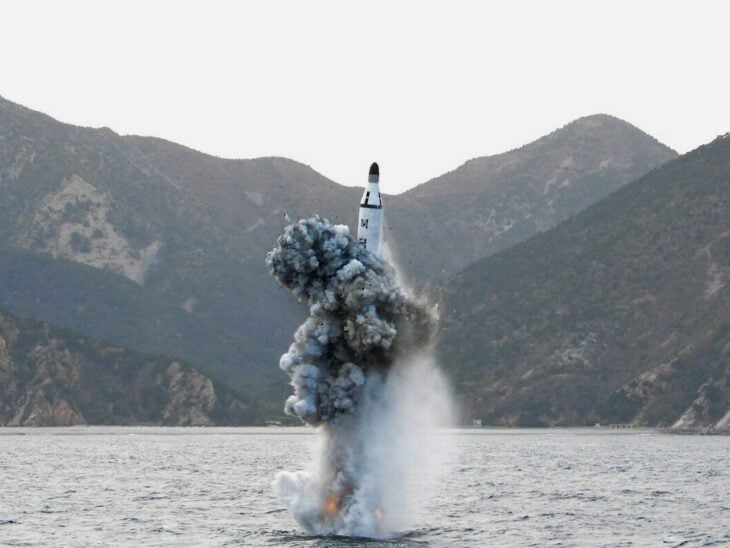 Misiles lanzados por las dos Coreas al mar de Japón 