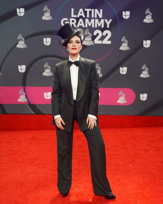 Laura Pausini; Los mejores looks en la alfombra roja de los Latin Grammy 2022