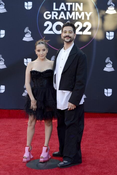 Camilo y Evaluna; Los mejores looks en la alfombra roja de los Latin Grammy 2022
