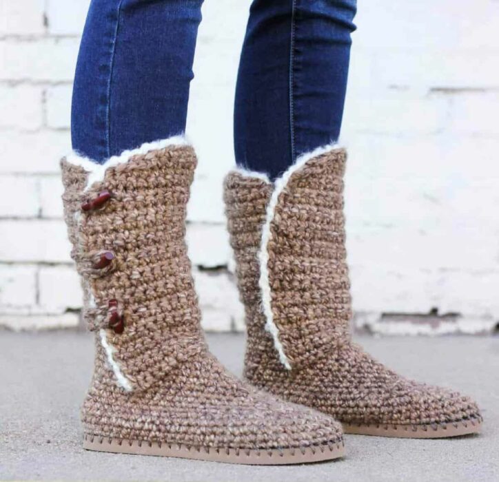 Botas de tejido crochet color café