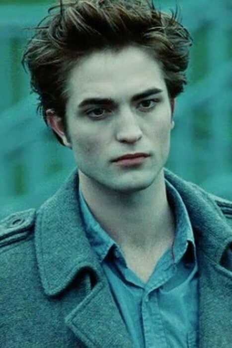 Robert Pattinson como Edward Cullen en Crepúsculo